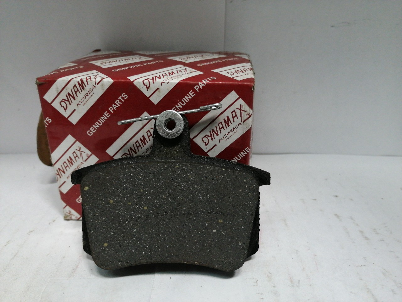 Купить запчасть DYNAMAX - DBP222 К-кт дисковых задних колодок AUDI 100 82-94, 200 79-91, 80 80-96, 90 84-91, A4 94-01, A6 94-97, A8 94-02, C