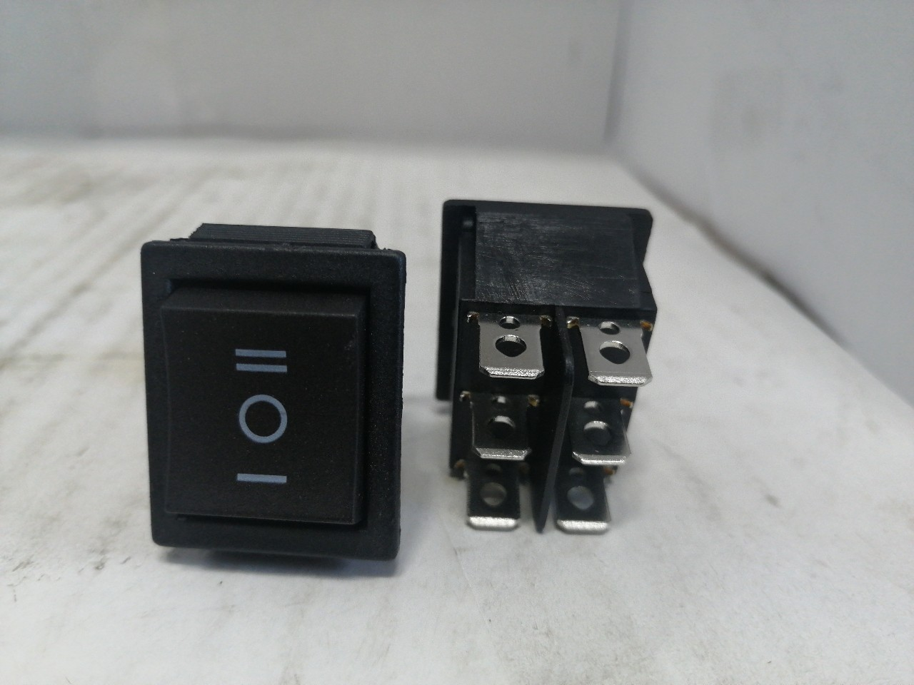 Купить запчасть NORD YADA - 905453 Клавиша 250V 15А с нейтралью черная (6конт.) ON-OFF-ON TM Nord YADA