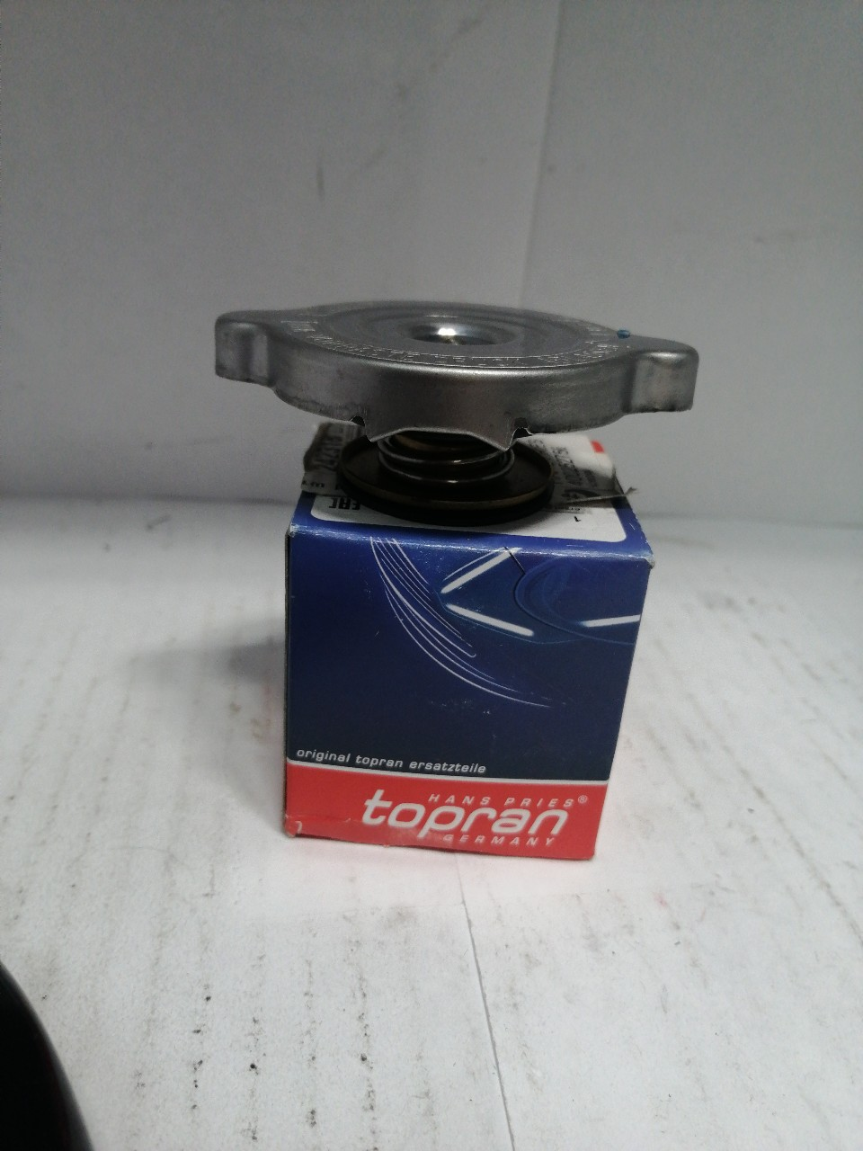 Купить запчасть HANS PRIES - 400252756 400252HP-756 =6568F !крышка радиатора\ MB W202/S202 93-00/W210/S210 96-03