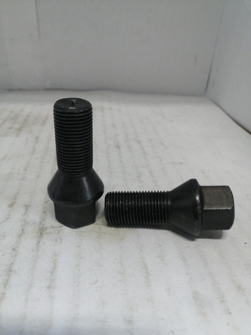 Купить запчасть LEDO - 36136781151L Болт колеса на BMW, MINI черный M14x1.25 ключ 17