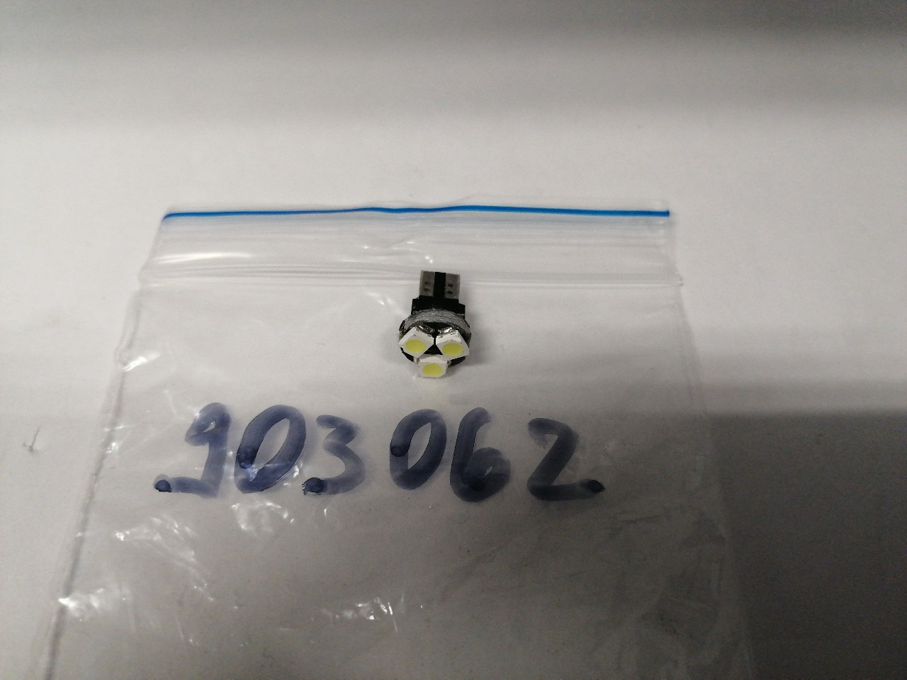 Купить запчасть NORD YADA - 903062 Лампа светодиодная T5 BM 3SMD (size 1210) Base:W2.0x4.6d 12V WHITE (белый)
