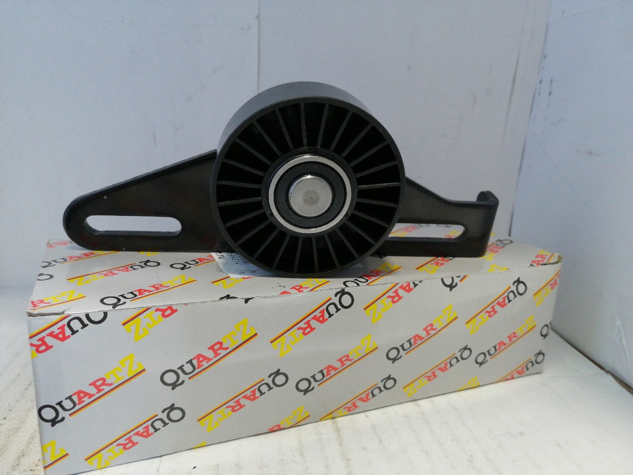 Купить запчасть QUARTZ - QZ0192843 Ролик ремня генератора натяжной Renault Logan Sandero с ГУР без кондиционера 1.4-1.6 8 кл. -2009 (82