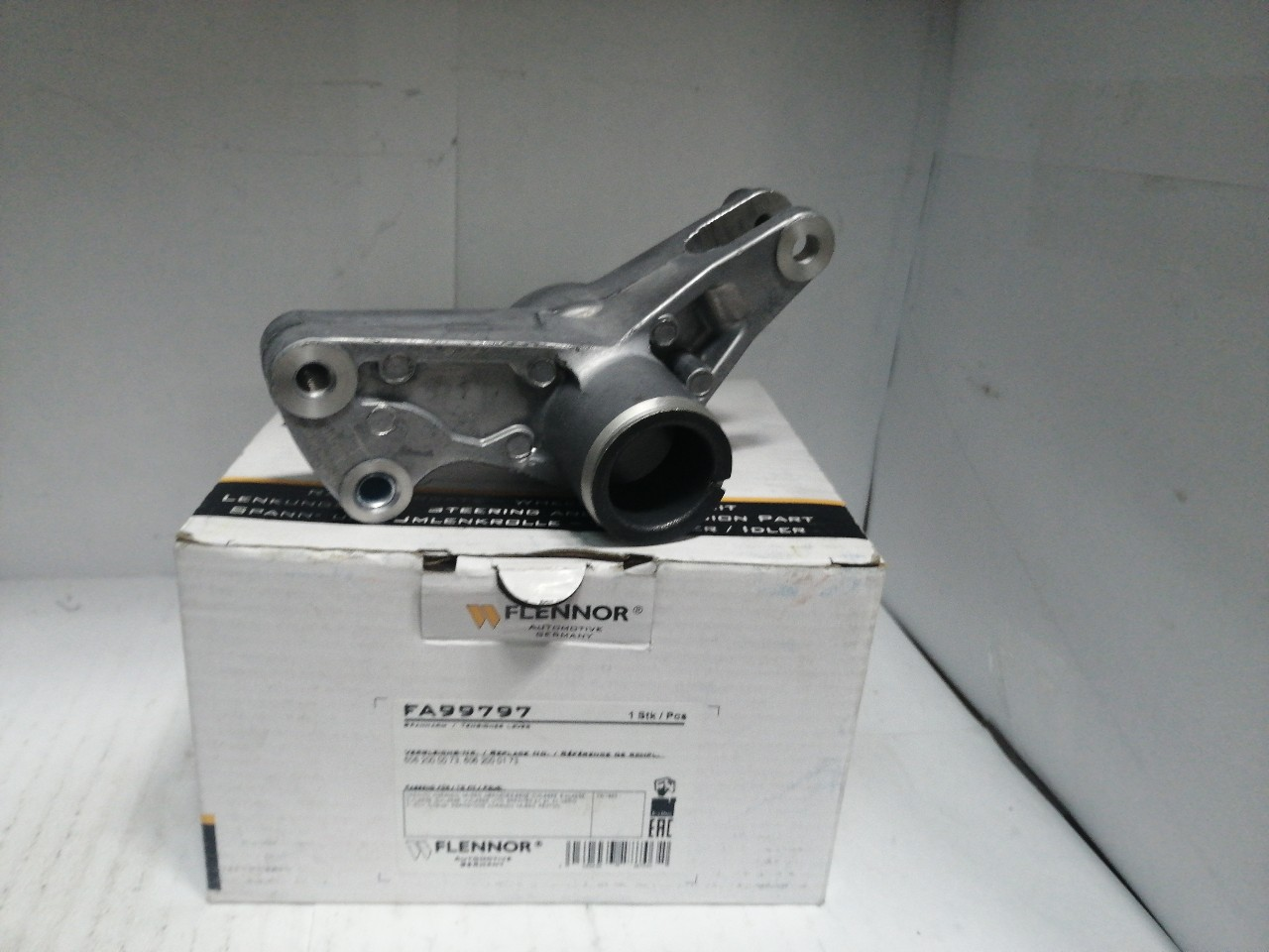 Купить запчасть FLENNOR - FA99797 НАТЯЖИТЕЛЬ РЕМНЯ MER W202/W124/W210/W140 M119/OM601-606 (коромысло)