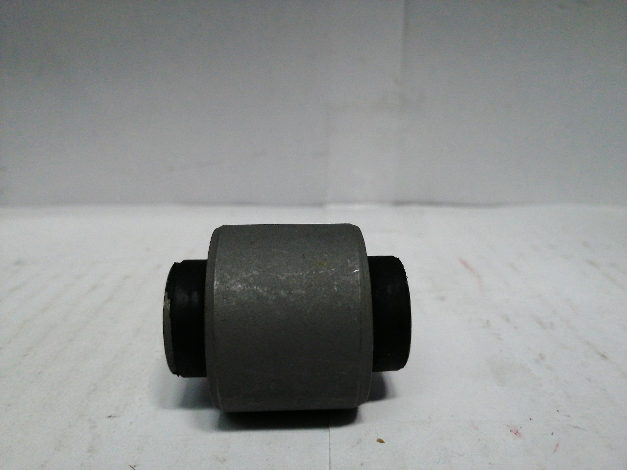 Купить запчасть SAT - STMR223673 Сайлентблок верхний задней цапфы MITSUBISHI DIAMANTE/SIGMA/MAGNA 94-05/сайлентблок заднего амортизат