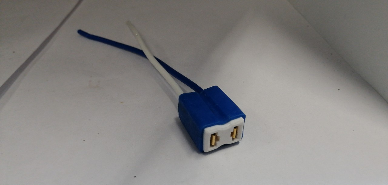 Купить запчасть 1AAAPARTS - 1AP1220002 Патрон для галогеной лампы H7 с проводами (керамика)
