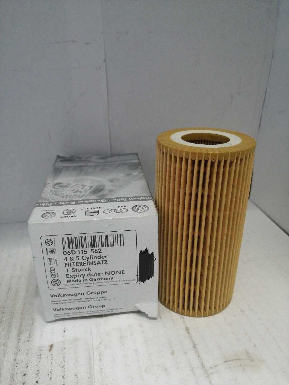 Купить запчасть VAG - 06D115562 Фильтр масляный A1 A4 A6 TT LEON ALTEA OCTAVIA GOLF JETTA PASSAT SCIROCCO TOURAN (элемент) 06D115562