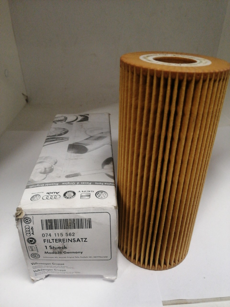 Купить запчасть VAG - 074115562 Фильтр масляный AUDI A3,A4,A6/VW GOLF ,PASSAT,SHARAN,T4 1.9TDi /LT 2.5TD 074115562 VAG