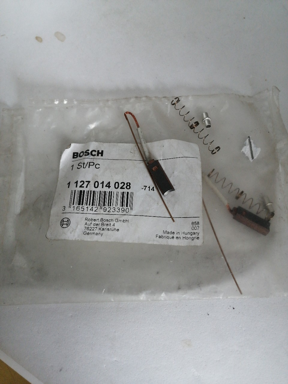 Купить запчасть BOSCH - 1127014028 1 127 014 028_щетки генератора !Bosch 6x4x17.5 12/24V \ Iveco Cursor, MAN, MB