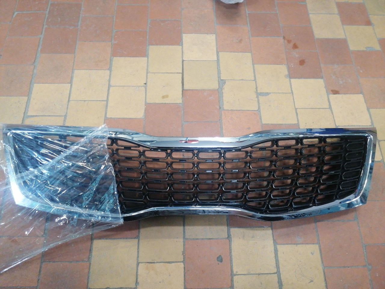 Купить запчасть SAT - STKA50093A0 решетка kia optima/magentis/k5 14-16